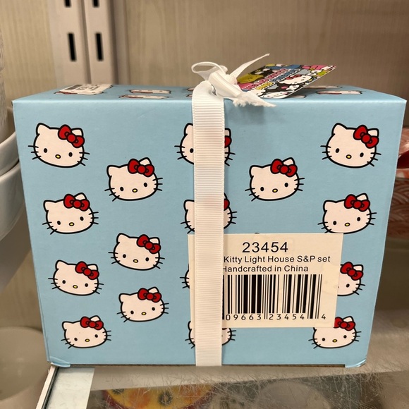 Hello Kitty Light House Salt & Pepper Shakers BNIB - Picture 3 of 3